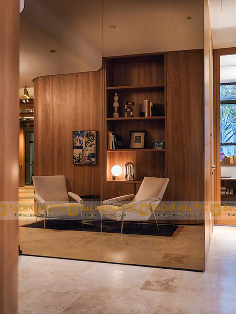 Có tấm ốp tường giả gỗ trang trí phòng khách đơn giản mà ấm cúng hợp không gian mọi ngôi nhà Việt 4