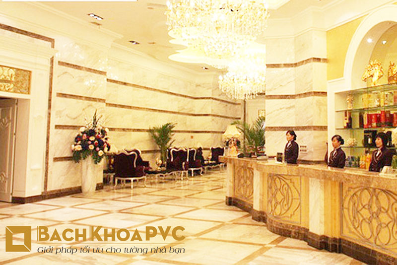 Thi công trang trí sảnh khách sạn cao cấp bằng tấm PVC vân đá thẩm mỹ cao 5